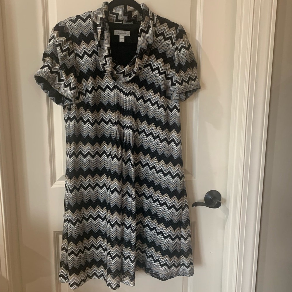 Dress Darn dress. Worn only once. Hits @ 2 inches below the knee. Fully lined.